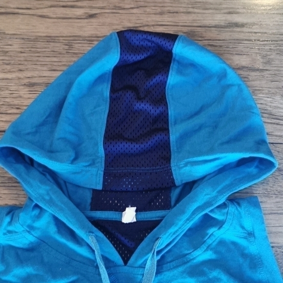 Under Armour Blue Hooded Tank Mesh Details Small - Picture 3 of 6
